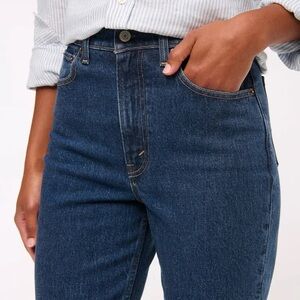 Abercrombie & Fitch 90s Straight Ultra High Rise Jean in Dark Denim, size 28R